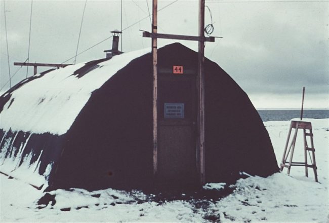 Site's temporary radio hut. Aug 1953.